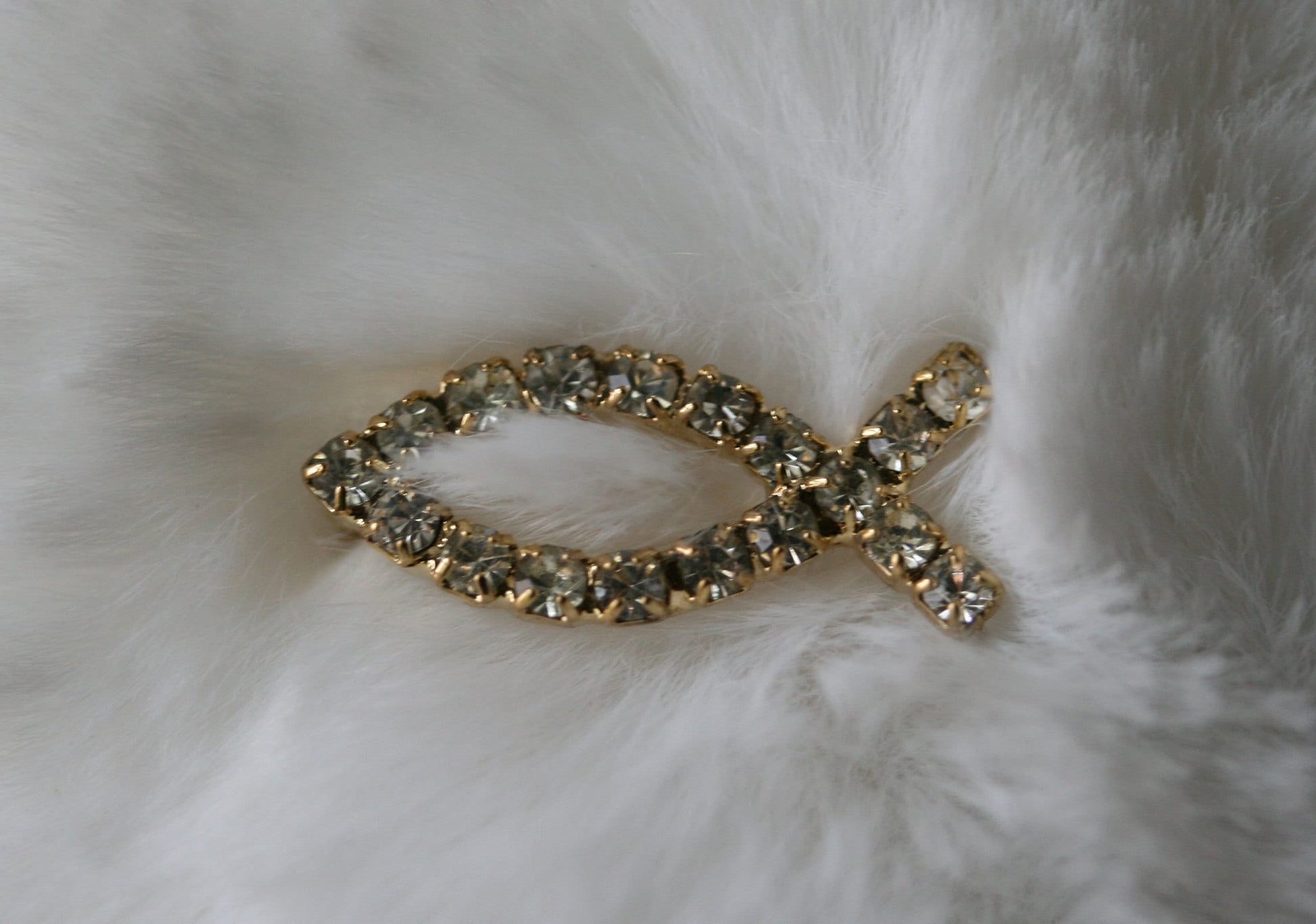 Christian Symbol Brooch Ichthys Pin Christianity Fish Jewelry Clear Rhinestones Fashion Jewelry