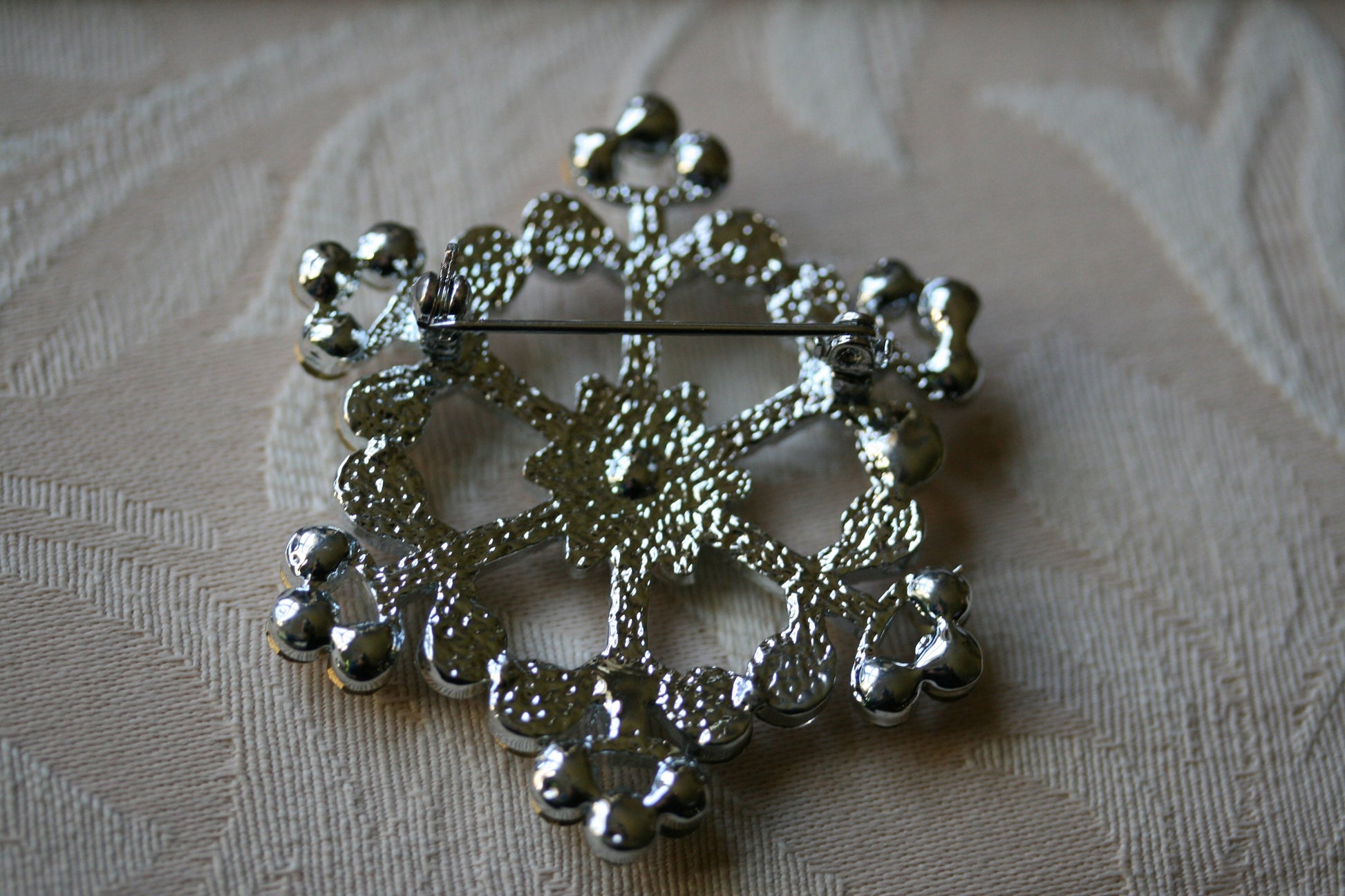 Silver Color Cute Snowflake Brooch Crystal Rhinestone Corsage Lapel Pin Dress Jewelry Clothing Accessories Christmas Pin Brooch