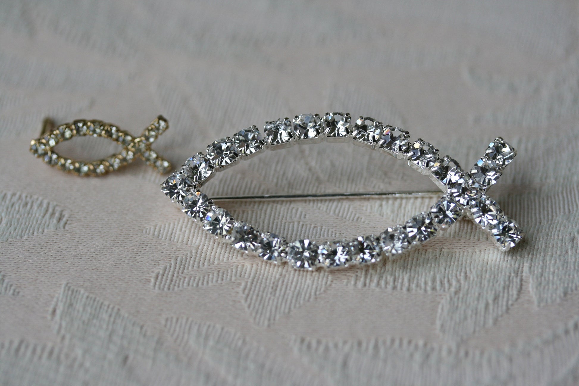 Christian Symbol Brooch Ichthys Pin Christianity Fish Jewelry Clear Rhinestones Fashion Jewelry