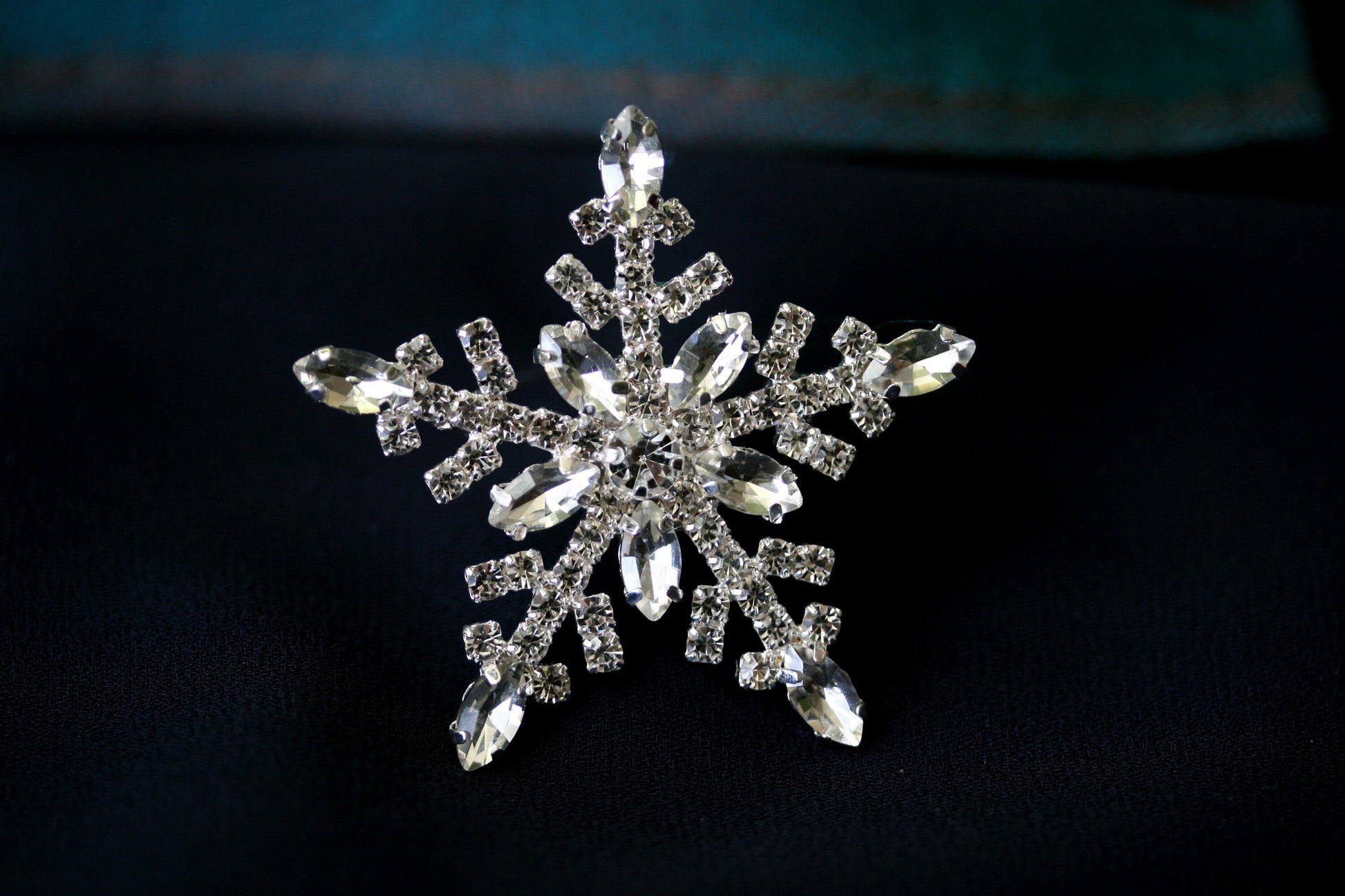 Rhinestone Snowflake Brooch and Earrings Christmas Jewelry Gift Set, Star Brooch and Earring Set, Wedding Anniversary Bridal Jewelry