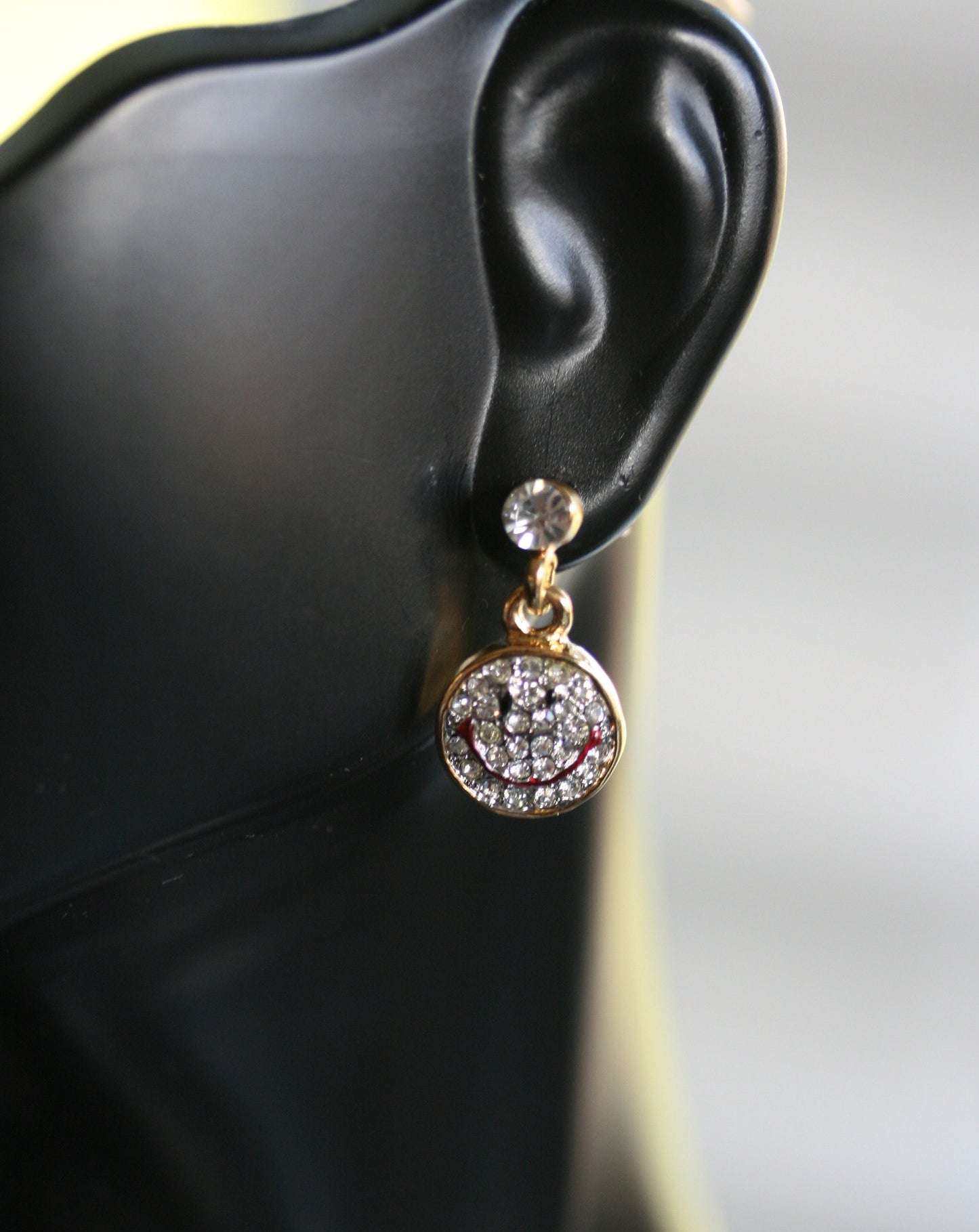 Smiley Face Emoji Rhinestone Drop Earring Smiley Face Emoji Rhinestone Tac Pin