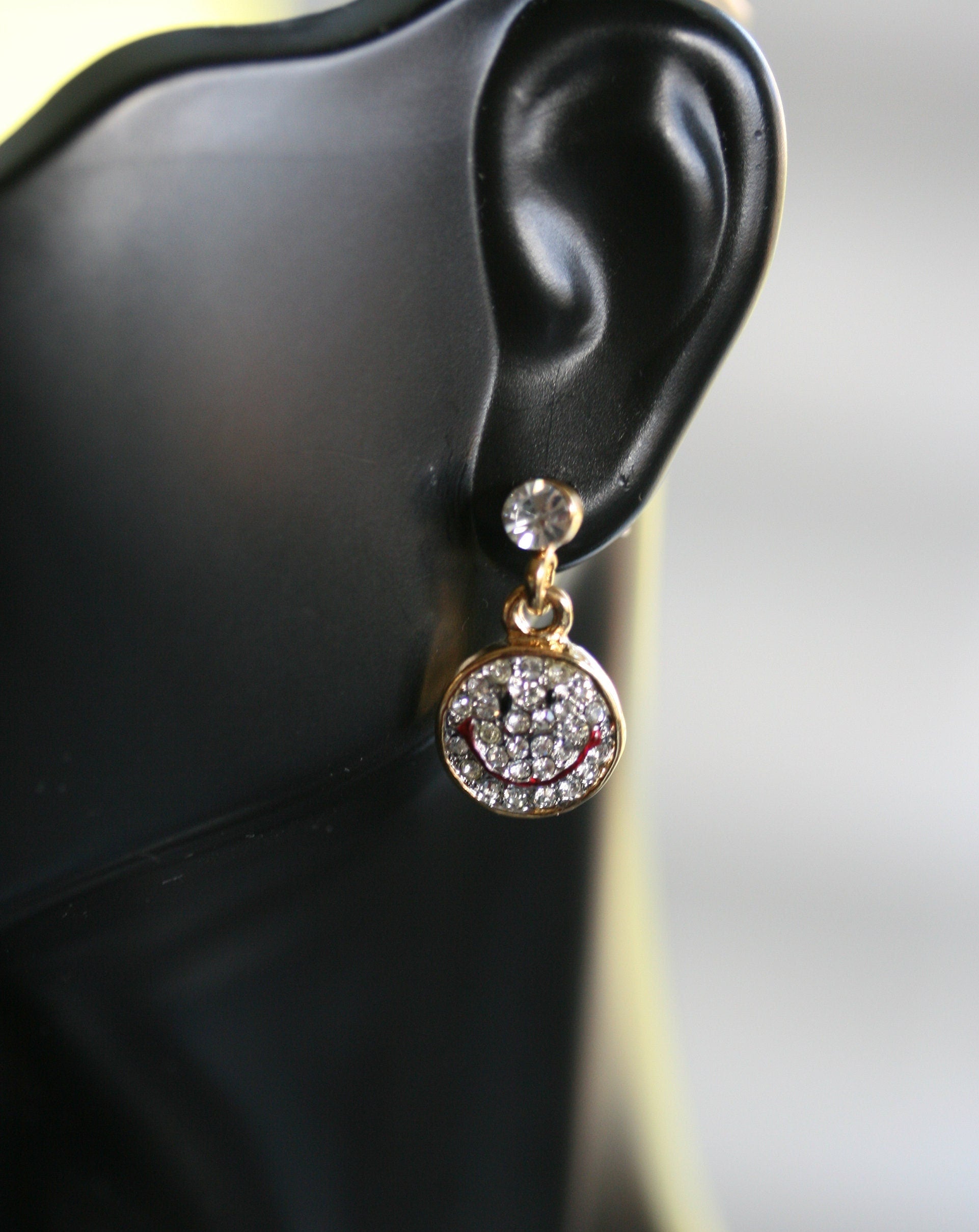 Smiley Face Emoji Rhinestone Drop Earring Smiley Face Emoji Rhinestone Tac Pin