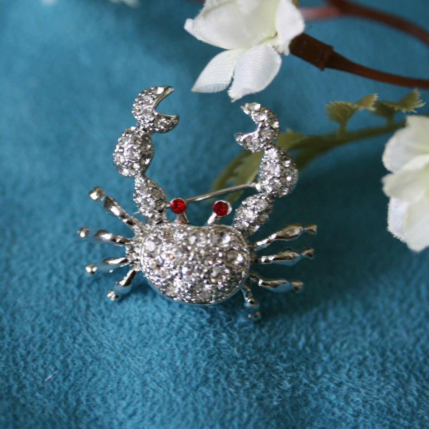 Silver Clear Crab w/ Green Rhinestone Eyes Brooch Pin