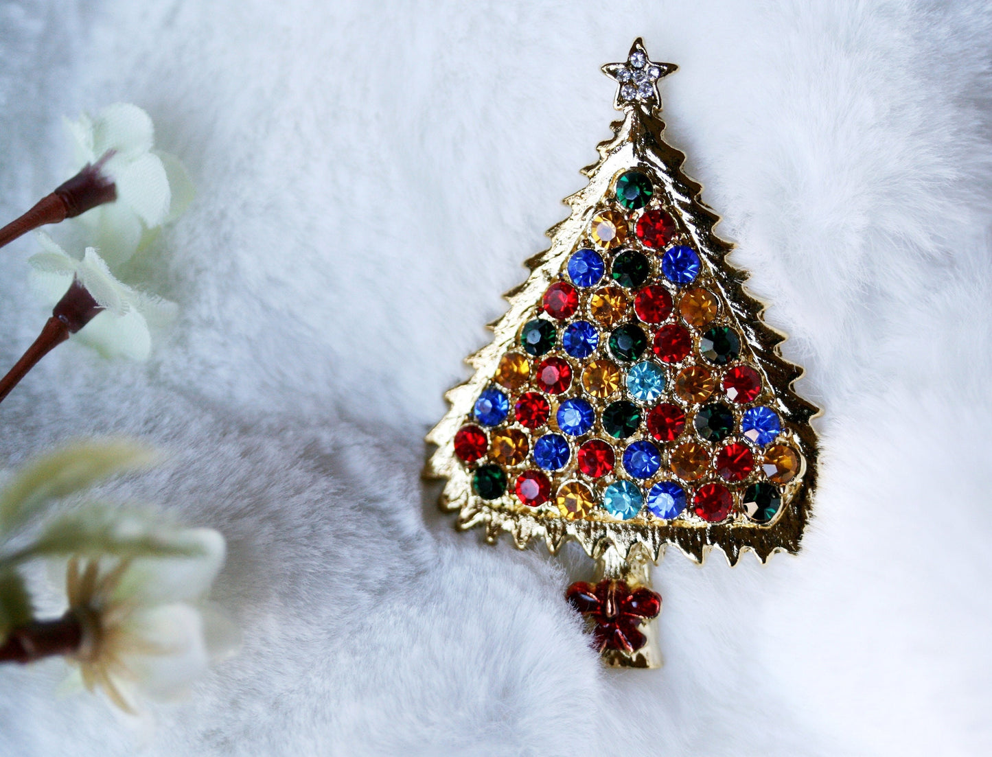 Rhinestone Christmas Tree Brooch, Vintage Gold-Tone Diamond Xmas Tree Brooch Pin, Holiday Jewelry
