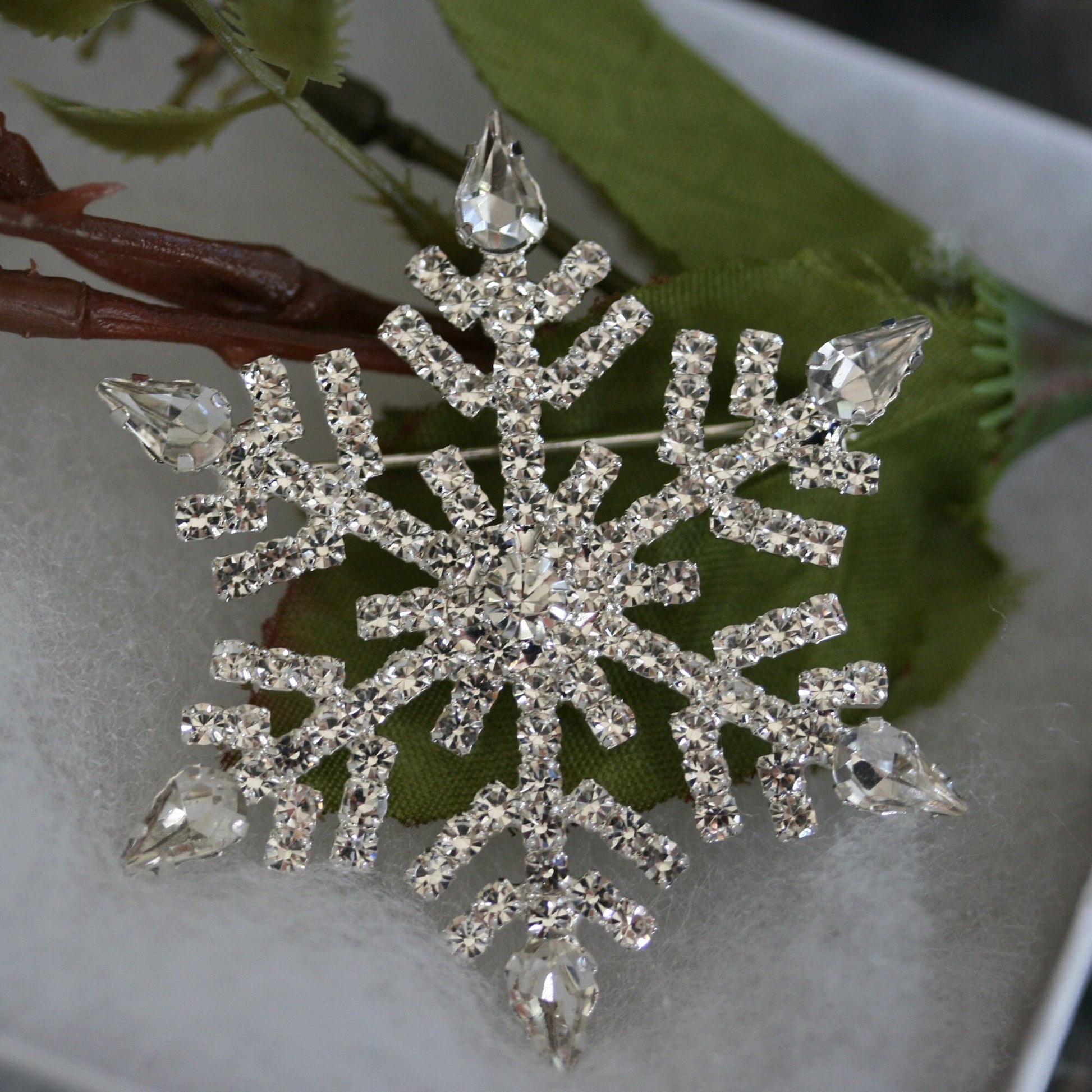 Crystal Winter Snowflake Flower Clear Rhinestone Elegant Christmas Brooch Pin and Pendant, Christmas Holiday Gift Jewelry