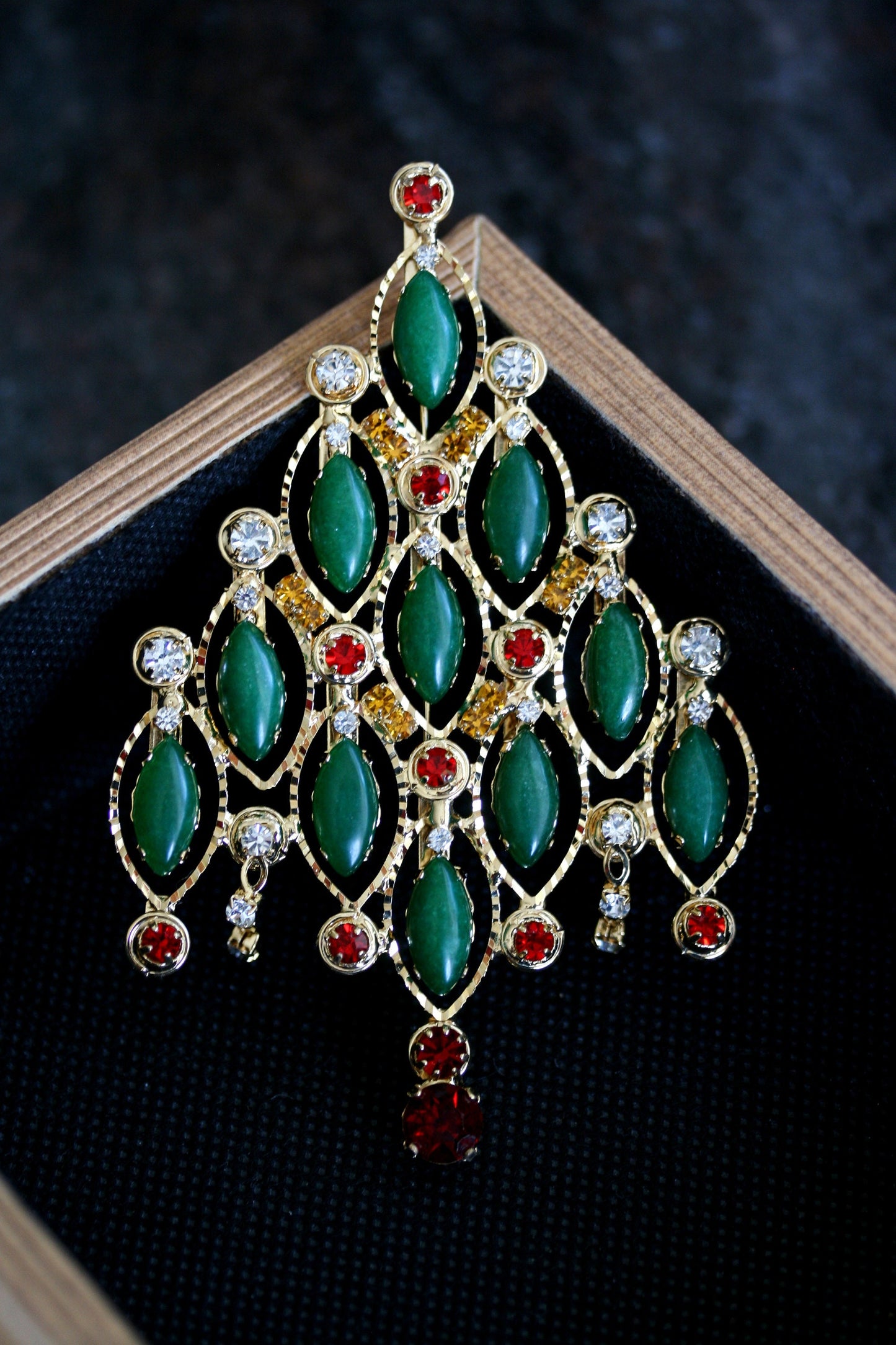 Large Vintage Emerald Green Rhinestone Christmas Tree Brooch/Pin Christmas Jewelry Gift