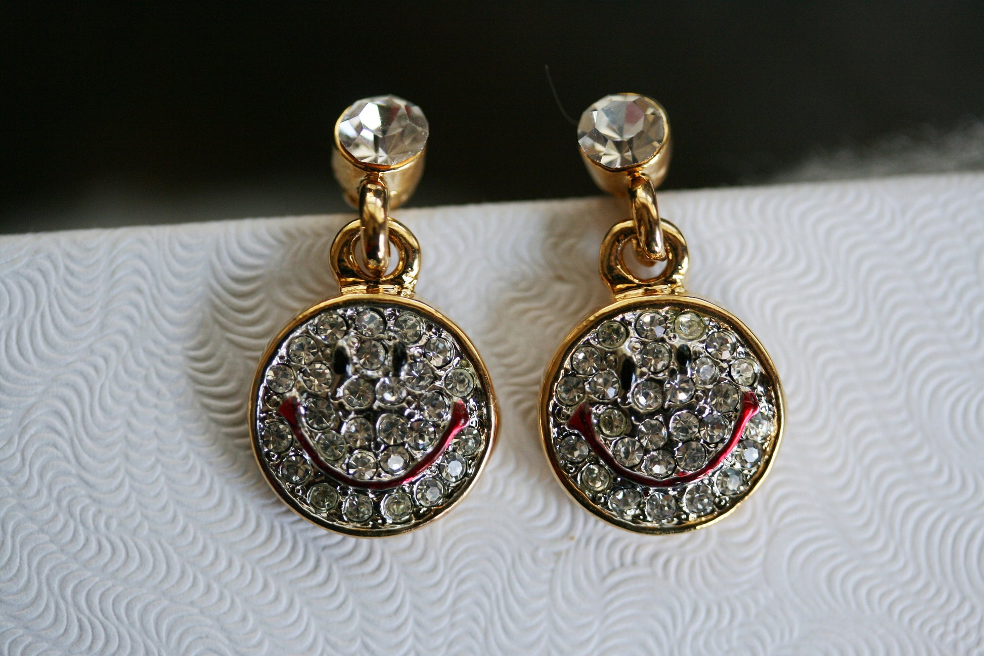 Smiley Face Emoji Rhinestone Drop Earring Smiley Face Emoji Rhinestone Tac Pin