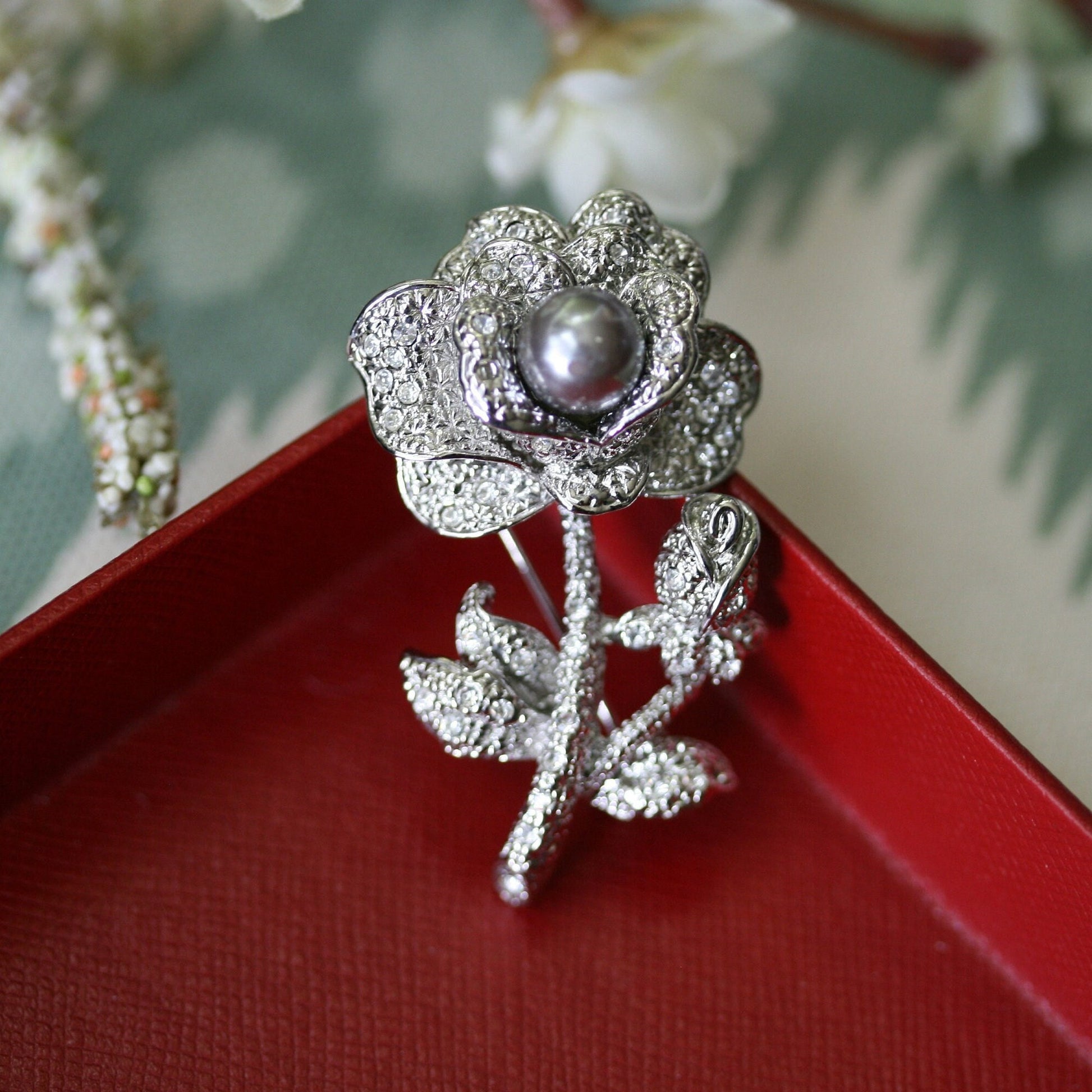 Beauty Women's Rose Flower Faux Pearl Rhinestone Brooch Pin Bridal Wedding Jewelry Gift Valentine's Rose Gift