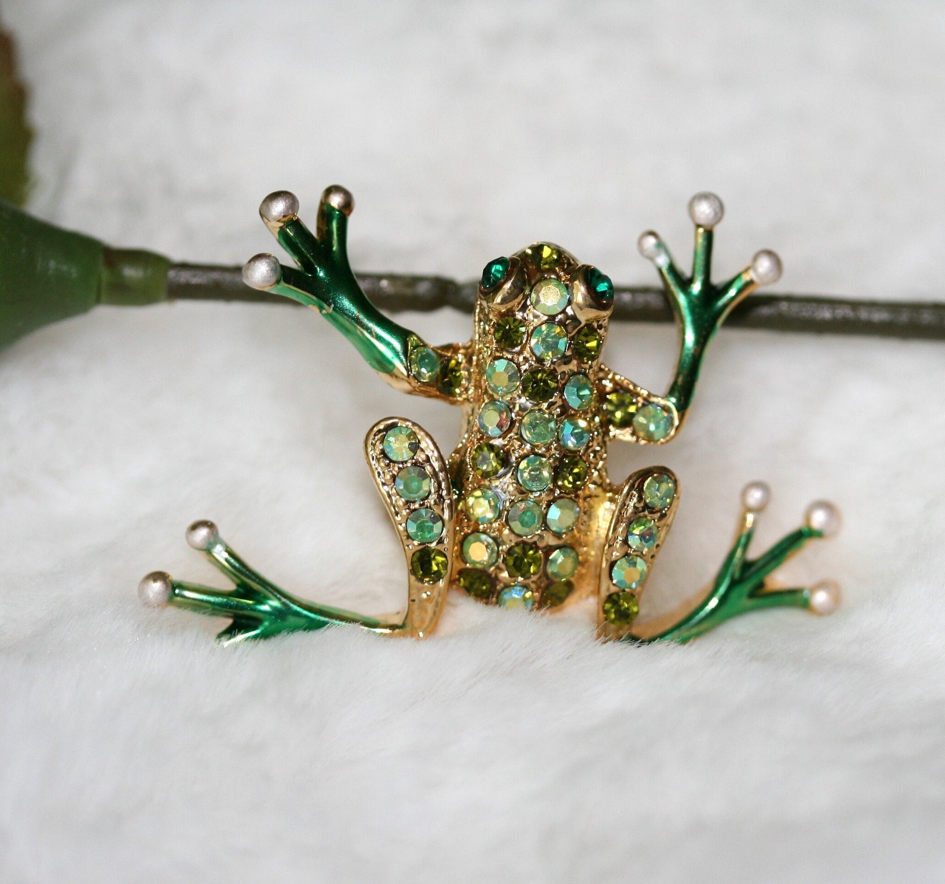 Rhinestone Green Frog brooch, Frog Pin Frog Jewelry