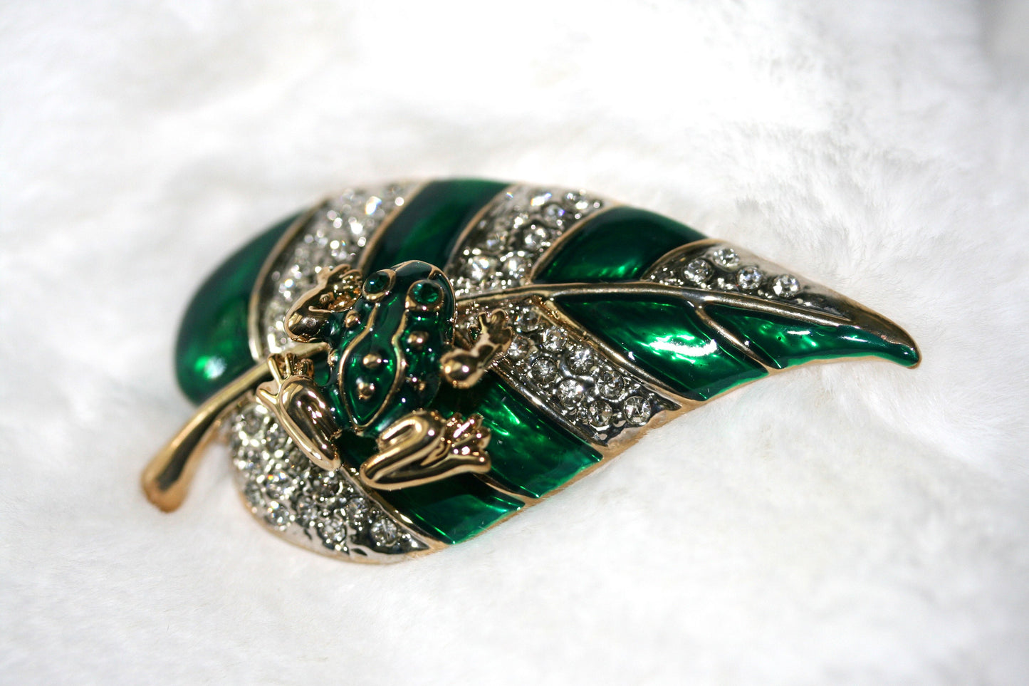 Rhinestone Frog Pin on Lily Pad, Frog on the Leaf brooch.