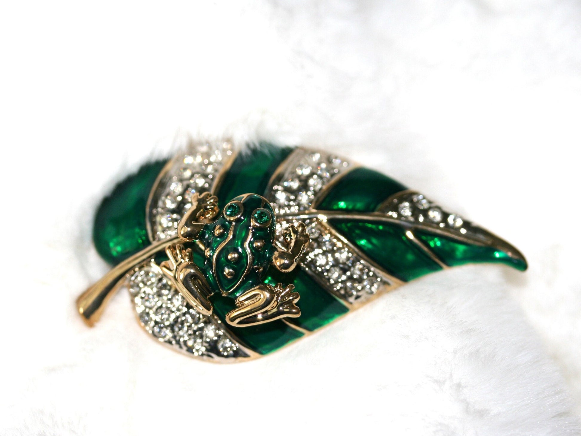 Rhinestone Frog Pin on Lily Pad, Frog on the Leaf brooch.