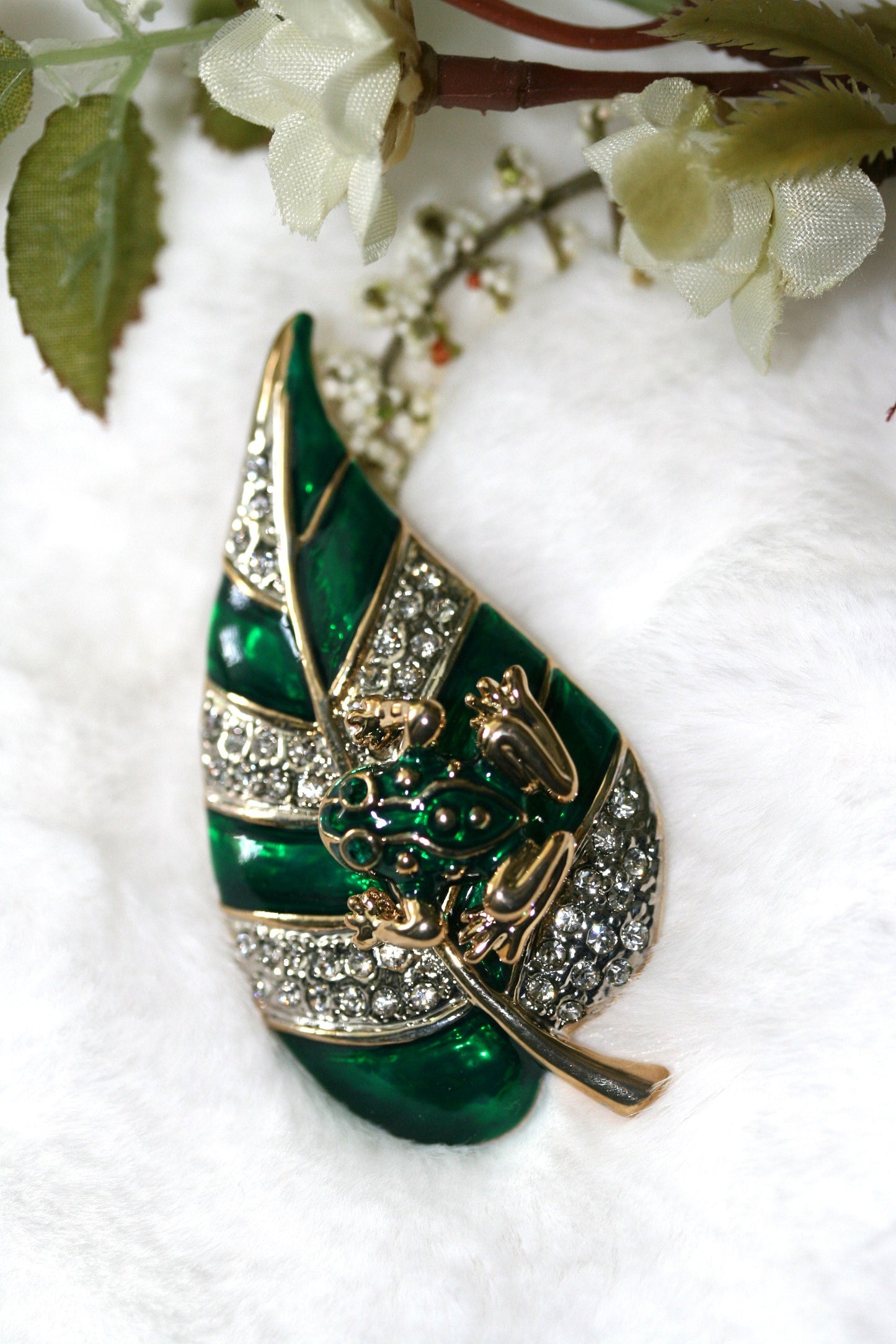 Rhinestone Frog Pin on Lily Pad, Frog on the Leaf brooch.