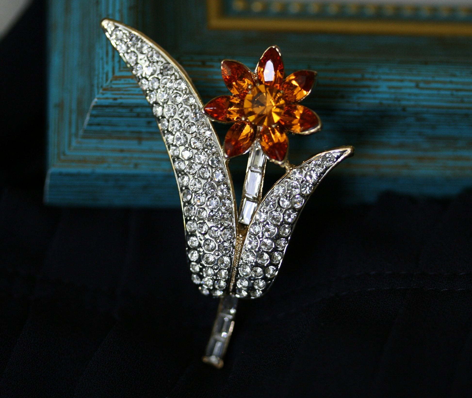 Pretty dainty vintage Topaz Tone /white Rhinestone Stemmed Flower Brooch