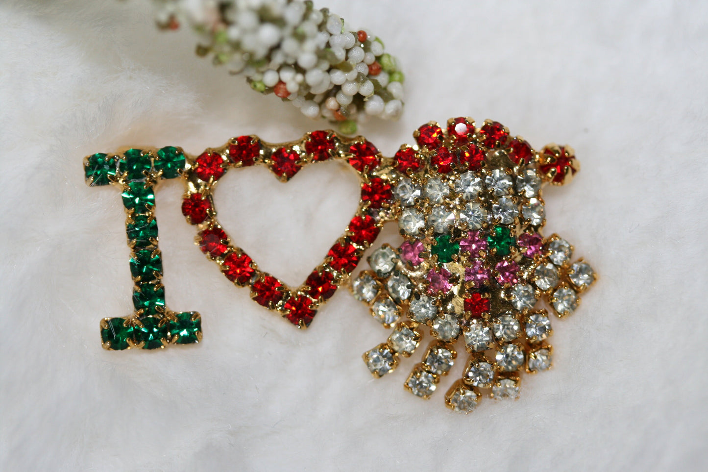 I love Santa Brooch Vintage Brooch Pin I love Santa Christmas Holiday Jewelry