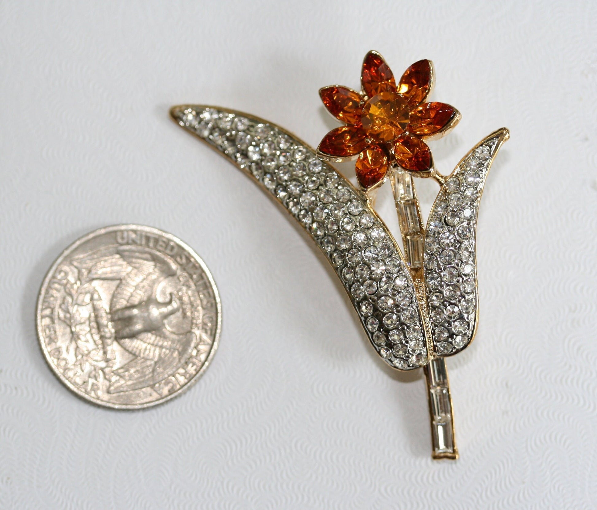Pretty dainty vintage Topaz Tone /white Rhinestone Stemmed Flower Brooch