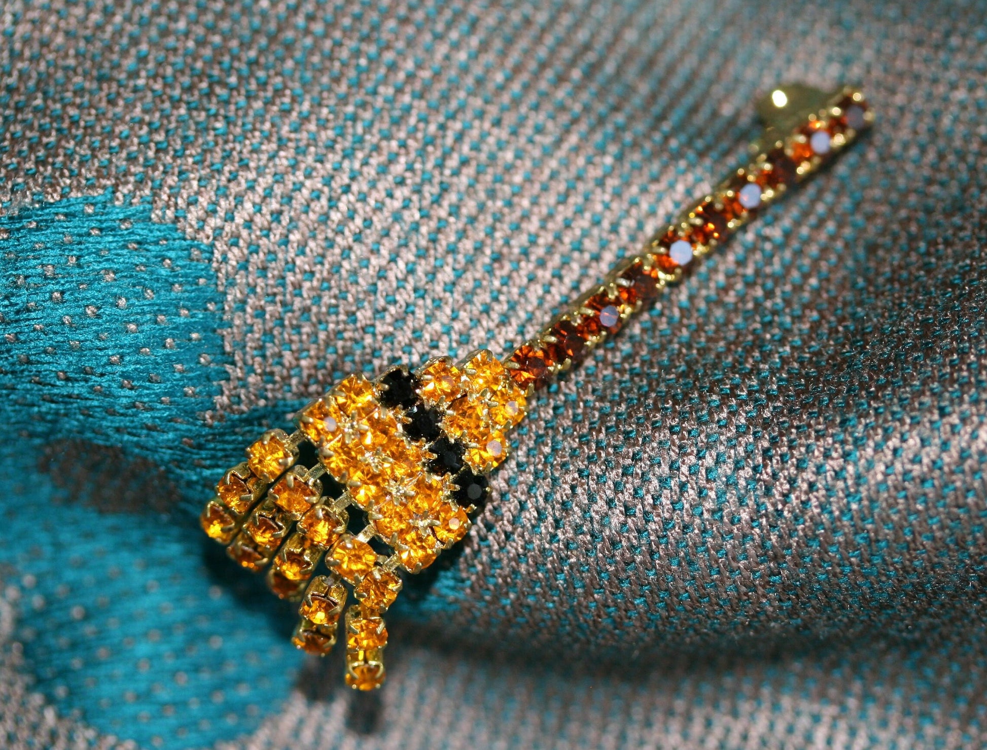 Witch's Broom Crystal Pin Rhinestone Halloween Broom Brooch pin