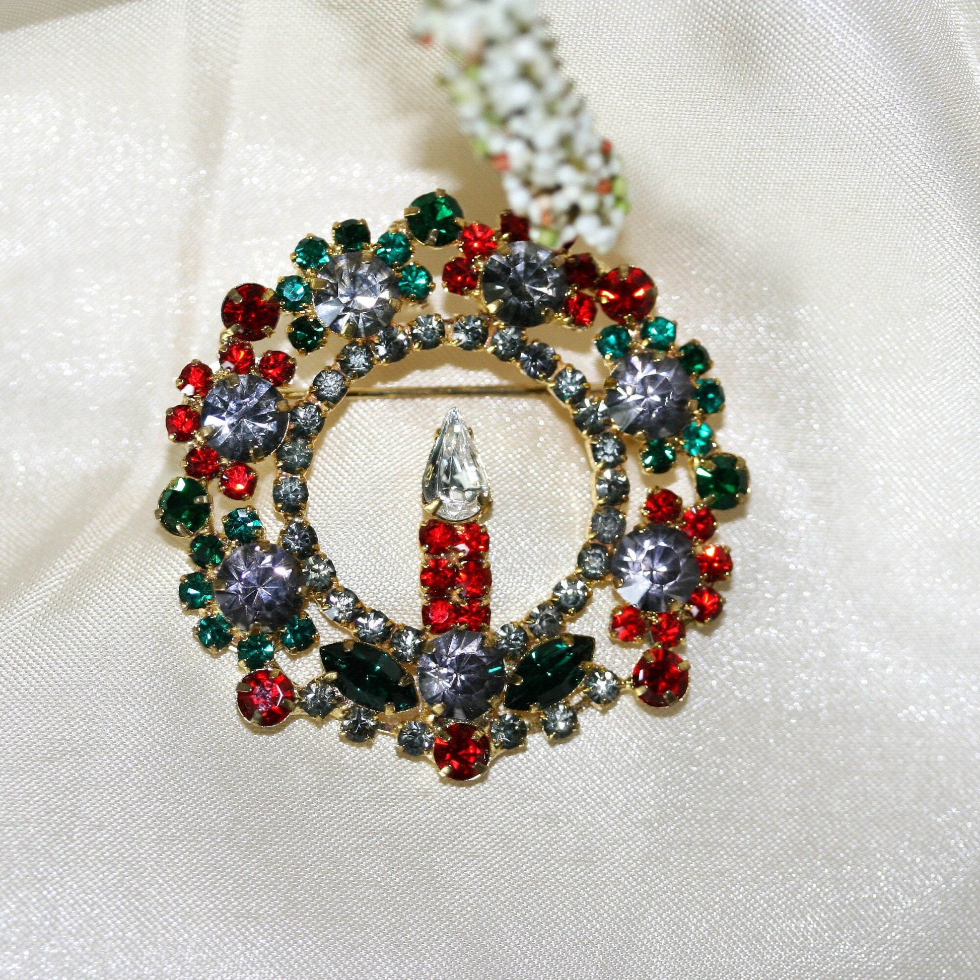 Vintage Classic Rhinestone Candle Wreath Brooch Pin， Christmas Wreath Pin, Xmas Jewelry