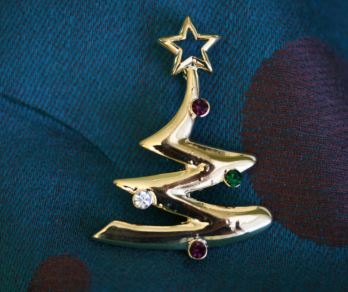 Gold toned green rhinestone Christmas tree brooch pin, Xmas tree with Star pin