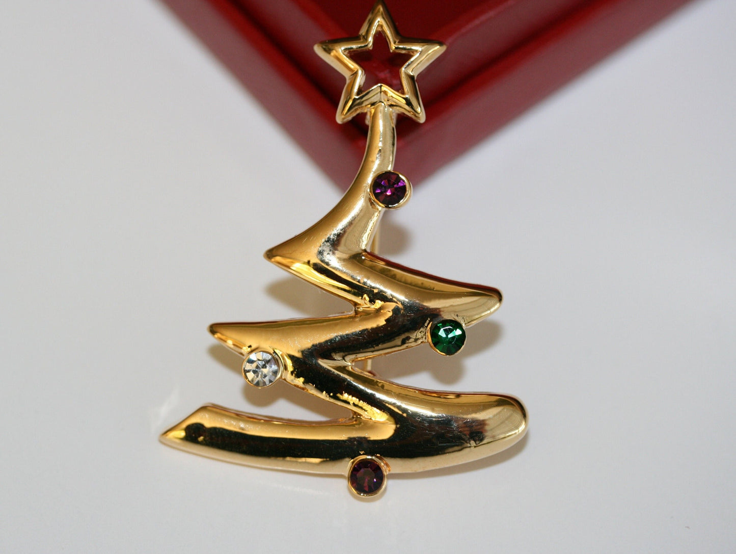 Gold toned green rhinestone Christmas tree brooch pin, Xmas tree with Star pin
