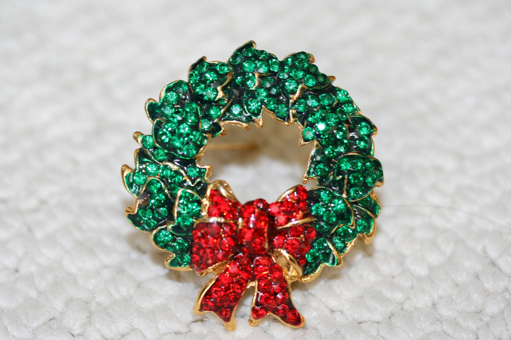 Vintage Rhinestone Christmas Wreath Brooch With Red Bow, Xmas Holiday Jewelry Gift, Wreath Pin