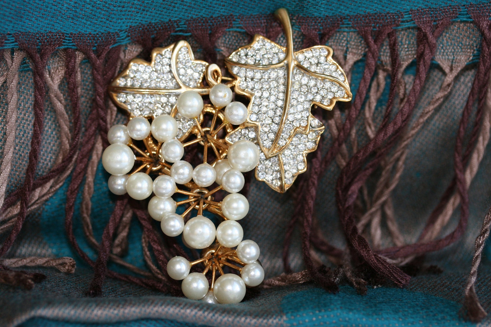 Vintage Pave Rhinestones & Faux Pearls Gold Tone Grape Bunch Brooch Pin