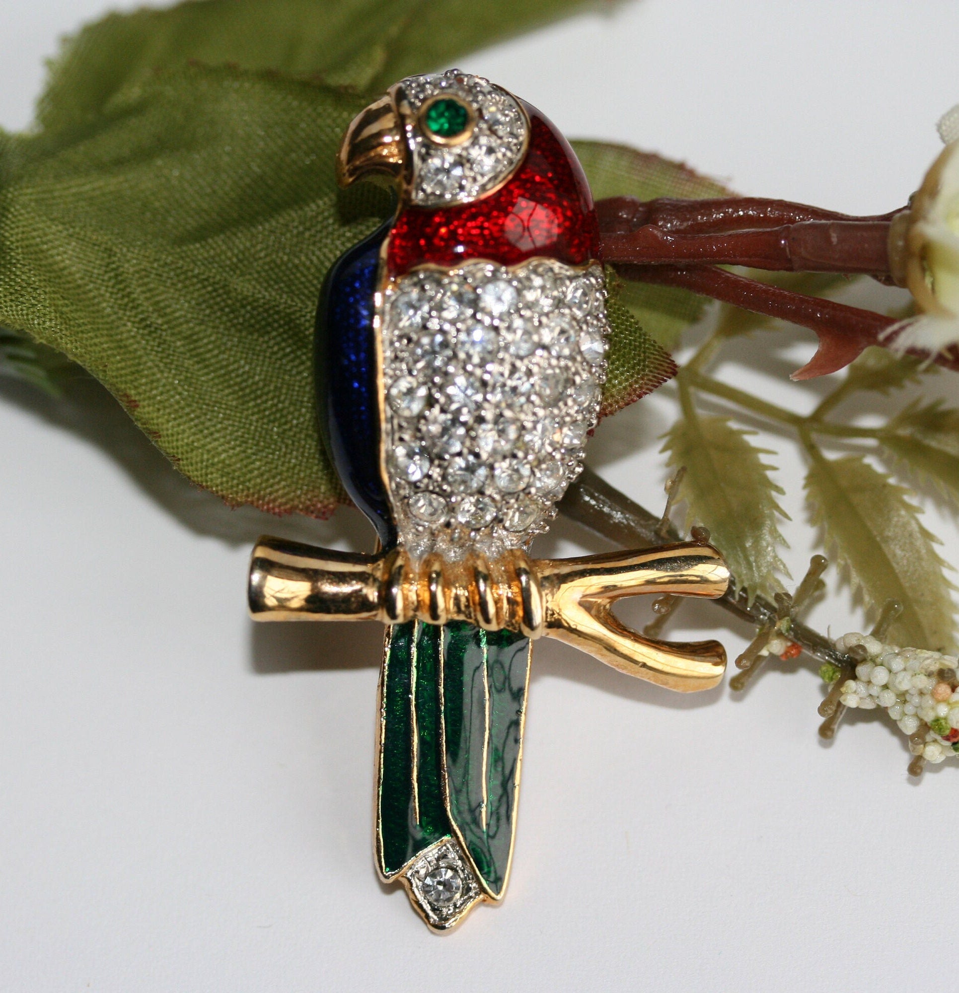 Vintage Adorable Retro Enamel and Rhinestone Parrot Pin Parrot Bird Brooch
