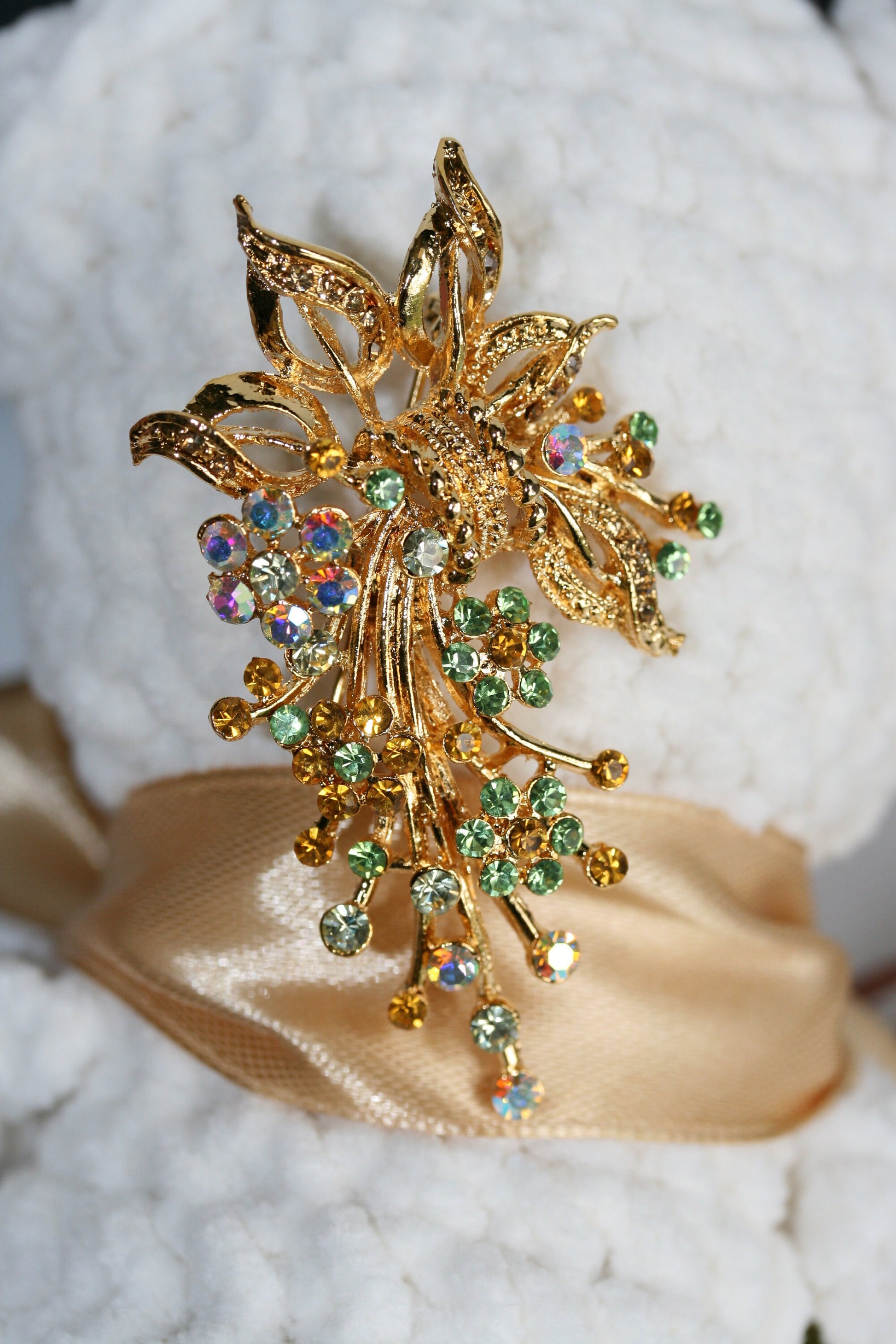 Floral Rhinestone Brooch Pin Flower Shaped Brooch Decorated With Shiny Rhinestone Clothing Lapel Pin For Women