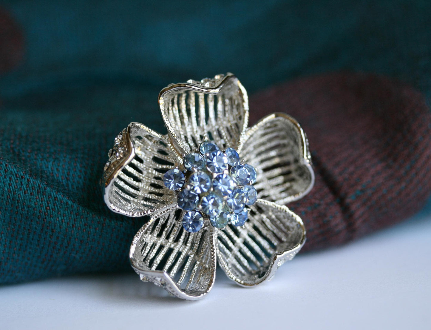 Vintage Blue Crystal Flower Pin Brooch PERIWINKLE FLOWER Pin