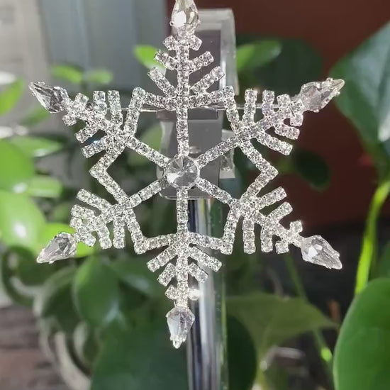 Winter Wonderland Large Christmas Snowflake Brooch clear silver Rhinestones pin, Winter Holiday Xmas Star Jewelry Gift