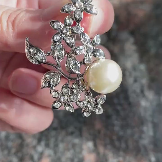 Elegant Faux Pearl Leaf Brooch ，Plant Brooch Pins Women Clothing Fashion Jewelry Gifts， Faux Pearl Fashion Jewelry For Her