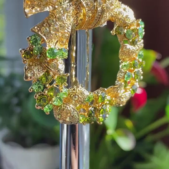 Green Gold Austrian Crystal Round Christmas Wreath Brooch Pin, Rhinestone Xmas Holiday Jewelry Women Gift