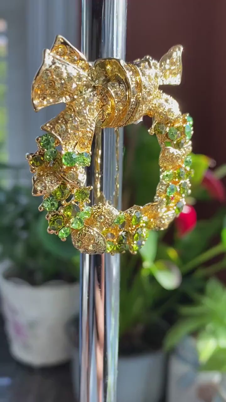 Green Gold Austrian Crystal Round Christmas Wreath Brooch Pin, Rhinestone Xmas Holiday Jewelry Women Gift